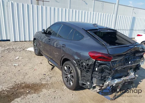 2021 BMW X6 Sdrive40I z USA, uszkodzony, nr VIN 5UXCY4C08M9G09168